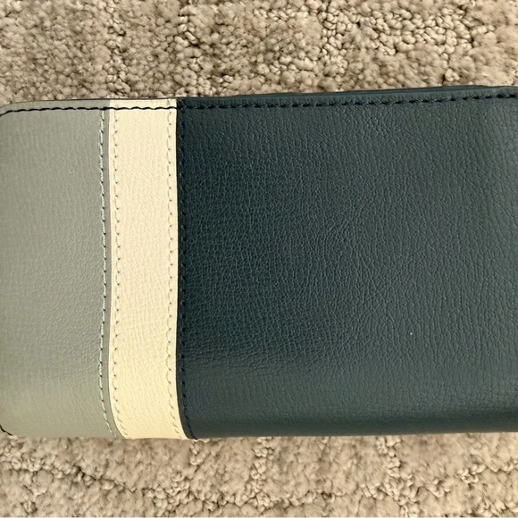 Tumi Navy and Cream Leather wallet - Picture 3 of 6
